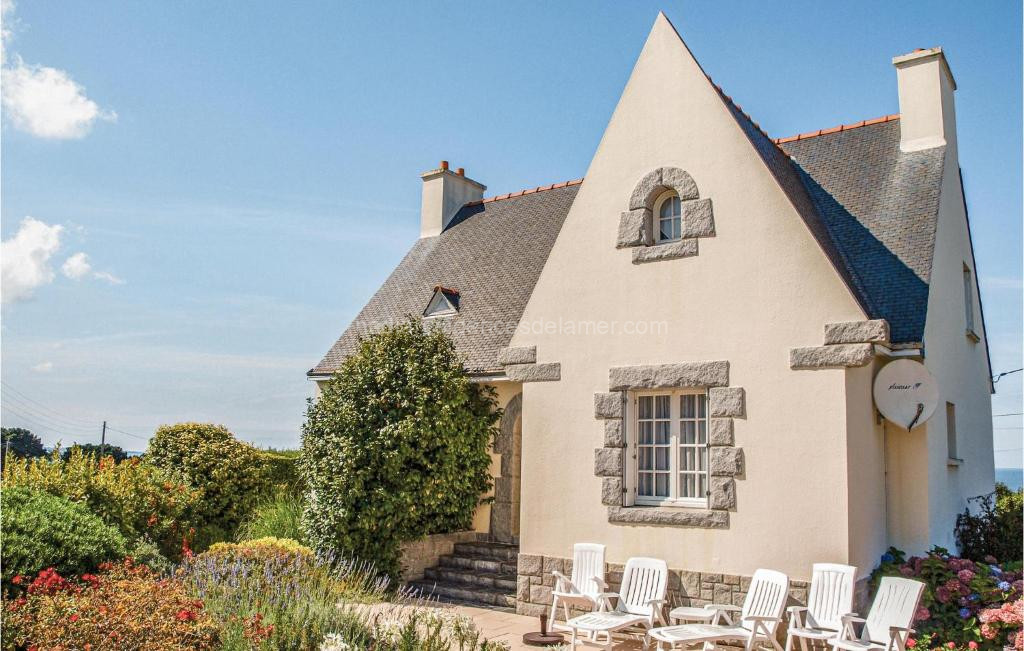 photo de Awesome Home In Trévou Treguignec