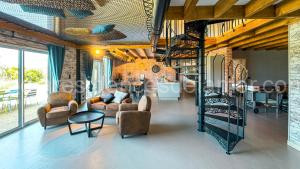 Photo de la Villas Loft haut de gamme avec jacuzzi à Trélévern à Trélévern